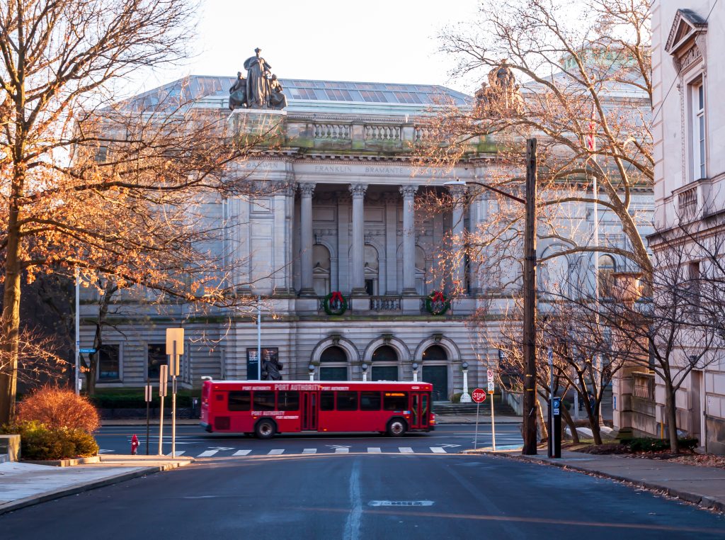 Pittsburgh, Pennsylvania, USA 12/25/19 A Allegheny County Port Authority bus on Forbes Avenue in front of the Carnegie Museum of Natural History